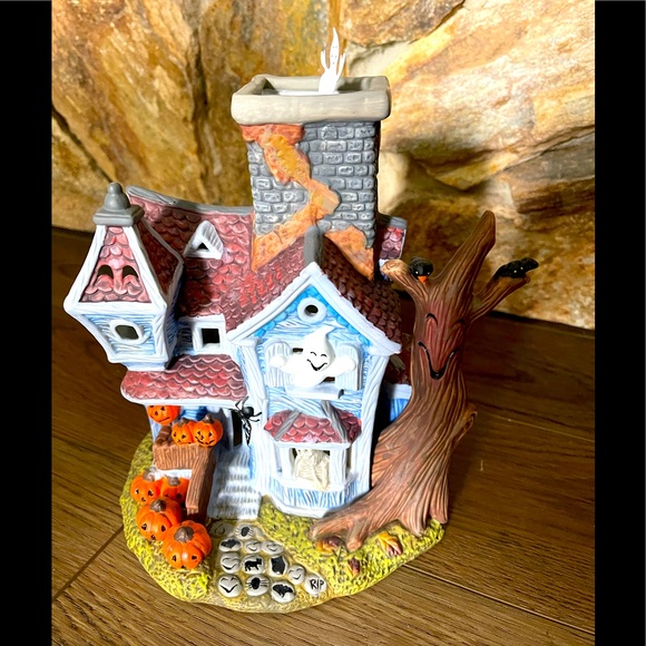 NWT PartyLite Ghostly TeaLight House P7862